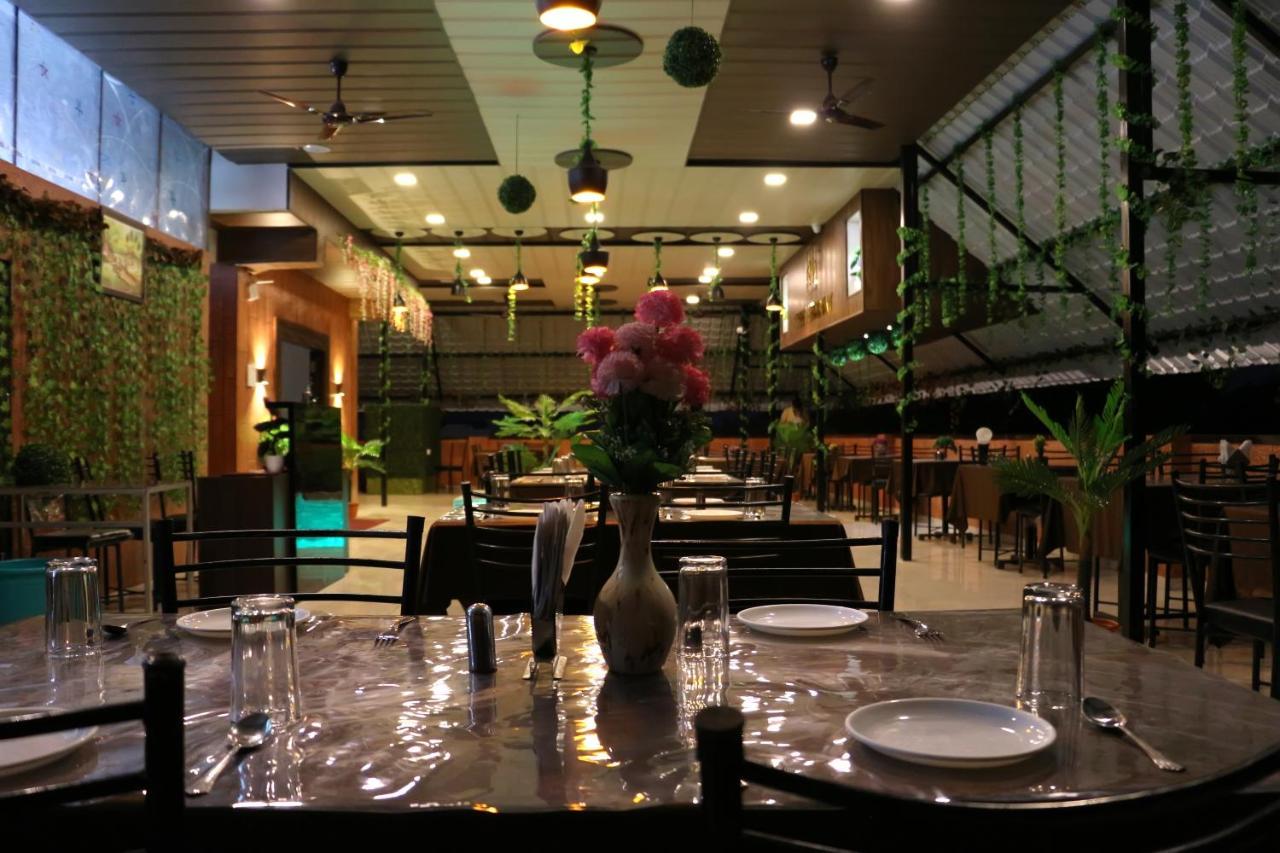 Hotel Shree Palace And Restaurant Ratlām Kültér fotó